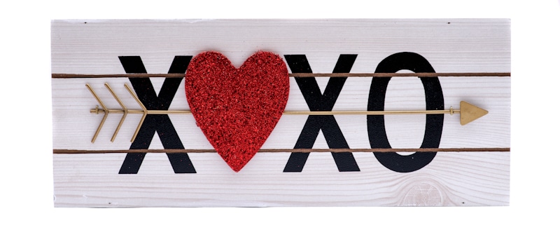 xoxo letters with heart and arrow