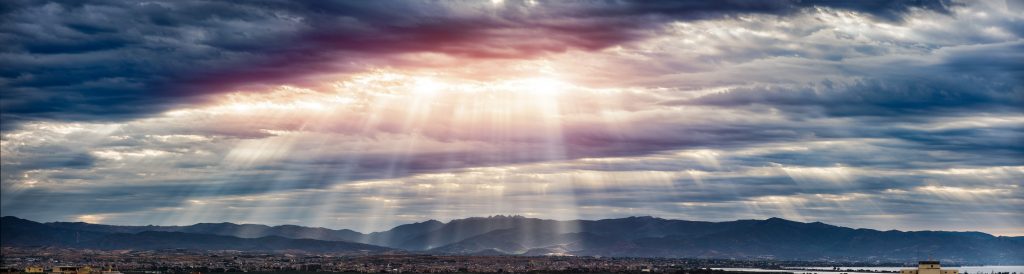 what-does-clouds-on-the-horizon-mean-how-to-use-it