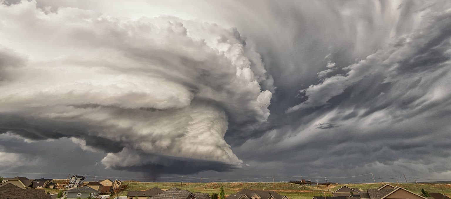 what-does-clouds-on-the-horizon-mean-how-to-use-it